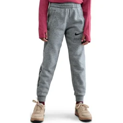 Broeken & Rokken < Nike portwear Club Fleece Joggingbroek Kinderen - dark grey heather/bae grey/black HV0393-063