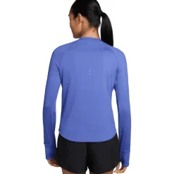 T-Shirts En Tops < Nike Swift Dri-FIT UV Shirt et ange ouwen Daes - sapphire/refective siver HQ0503-570