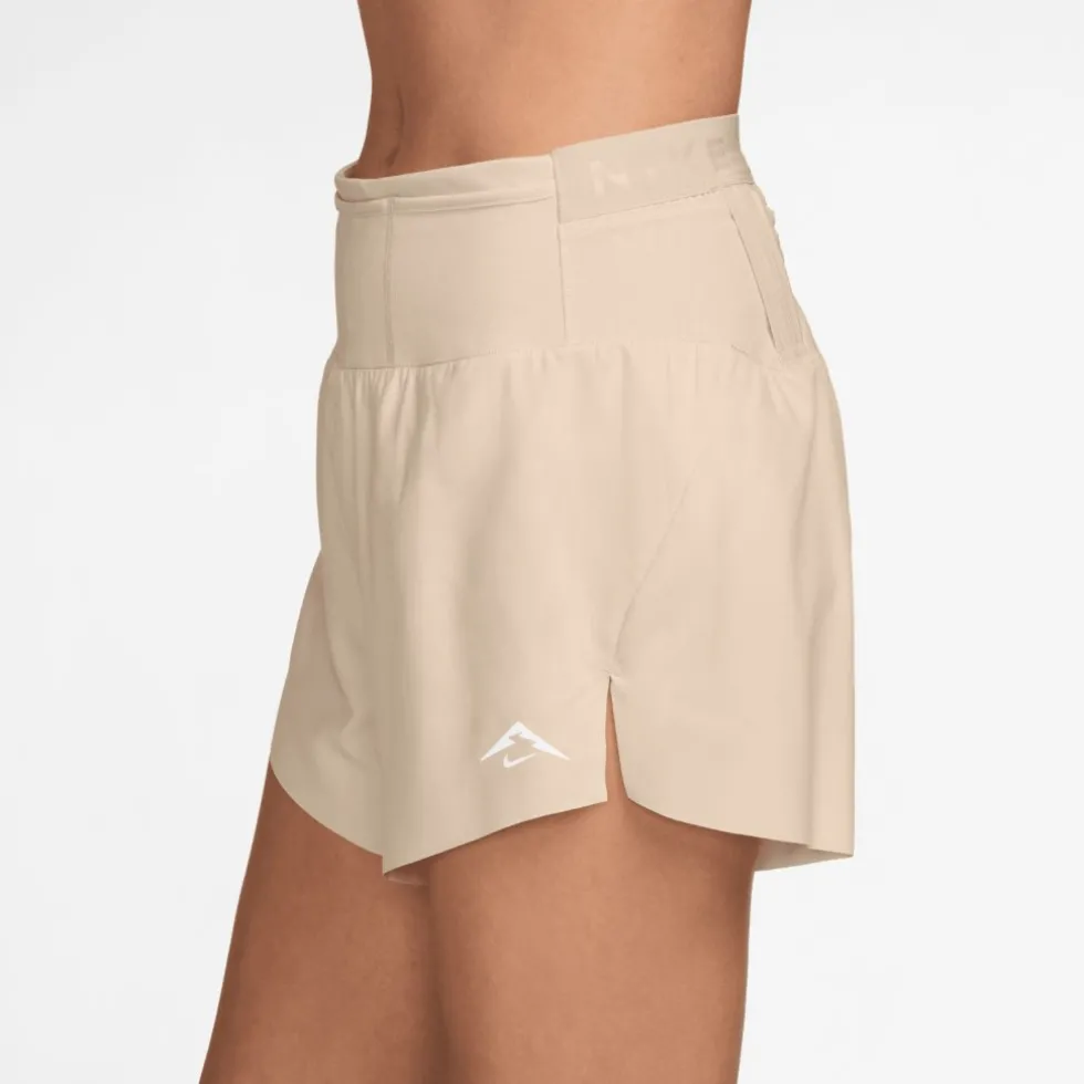 Nike Trail Dri-FIT Mid Rise Hardloopshort Dames - pearl white/summit white HM0280-272