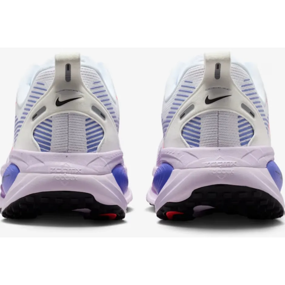Hardloopschoenen Voor Op De Weg|Schoenen < Nike Vomero 18 Hardloopschoenen Dames - white/violet mist/sapphire/hot lava HM6804-112