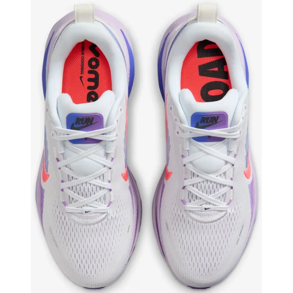 Hardloopschoenen Voor Op De Weg|Schoenen < Nike Vomero 18 Hardloopschoenen Dames - white/violet mist/sapphire/hot lava HM6804-112