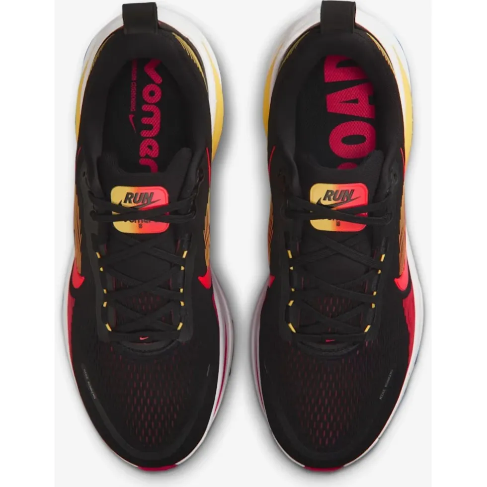Nike Vomero 18 Hardloopschonen Heren - black/light crimson/topaz gold//bright crimson HM6803-016