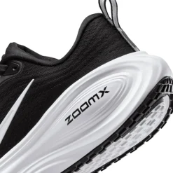 Hardloopschoenen Voor Op De Weg|Schoenen < Nike Vomero Plus Hardloopschoenen Dames - black/white-cool grey-metalic dark grey HV8154-002