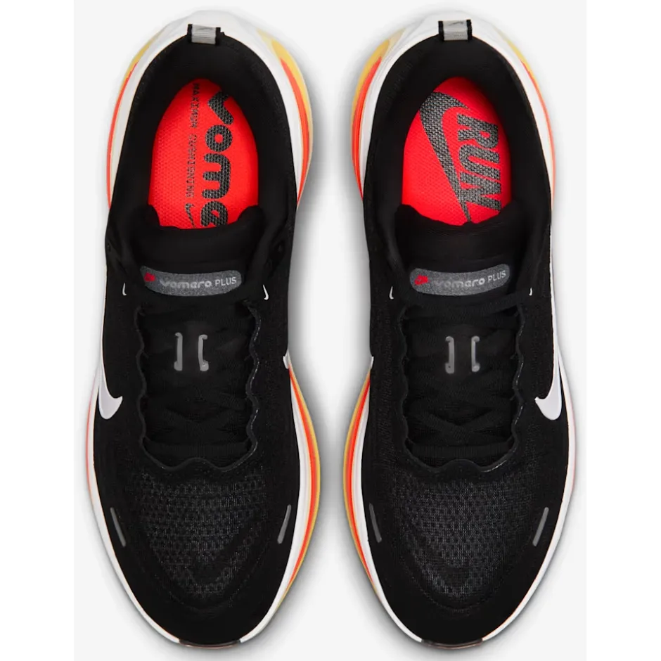 Hardloopschoenen Voor Op De Weg|Hardloopschoenen Heren < Nike Vomero Plus Hardloopschoenen Heren - black/bright crimson/sail/white HV8150-009