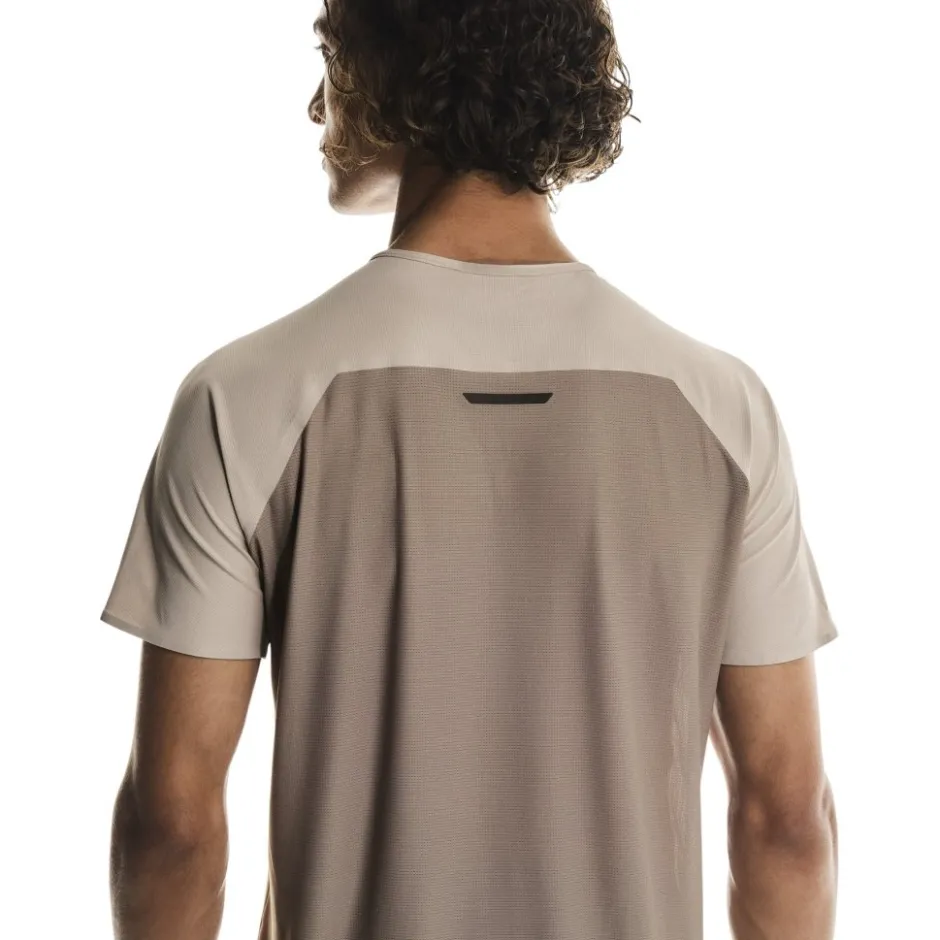 T-Shirts En Tops < On Running On Perforance-T Hardoophirt Heren - Deert | Cinder