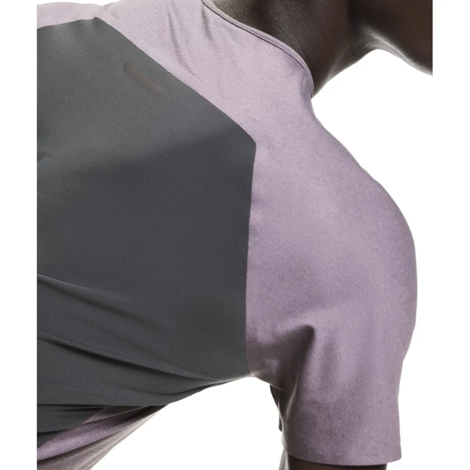 T-Shirts En Tops < On Running On Perforance-T Hardoopshirt Heren - Dewberry | Ecipse