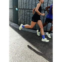 Hardloopschoenen Voor Op De Weg|Schoenen < On Running On Cloudrunner 3 Hardloopschoenen dames - Breed - White | Ivory