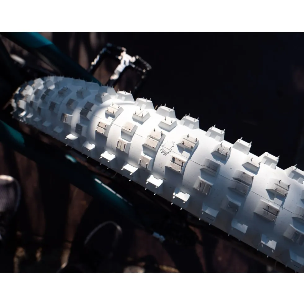 Onza Porcupine TRC MTB Folding Tire - 29x2.40 Inches - white / skinwall