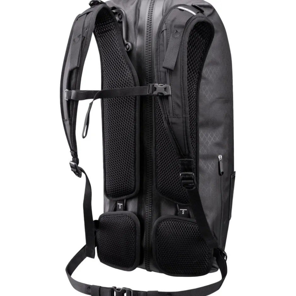Rugzakken & Drinksystemen < ORTLIEB Atrack Metrosphere - Rugzak - 34L - black embossed