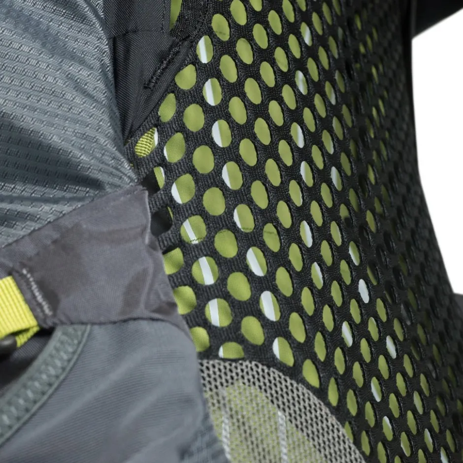 Rugzakken & Drinksystemen < Osprey Atmos AG 50 Rugzak - Black