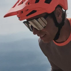 E-Bike Helmen < POC Kortal Race MIPS Helm - 8375 Fluorescent Orange AVIP/Uranium Black Matt