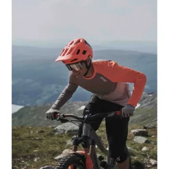E-Bike Helmen < POC Kortal Race MIPS Helm - 8375 Fluorescent Orange AVIP/Uranium Black Matt