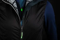 Vesten < Q36.5 Adventure Inulation Vet Heren - zwart