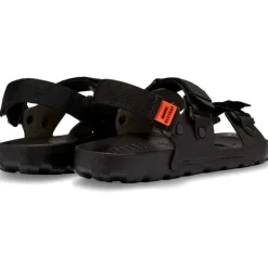 Schoenen < QUOC x Restrap Sandalen - zwart