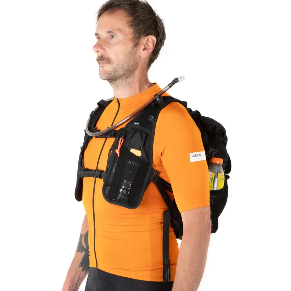 Restrap Rolltop Vochtregulerende vest 14L + drinkzak 2L - black