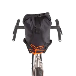 Zadeltassen < Restrap Zadeltas - 8L - zwart