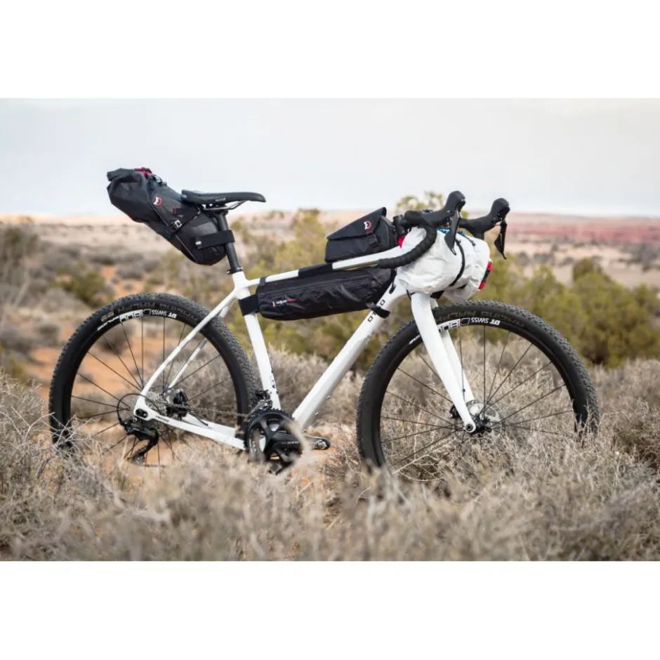Frametassen|Top Tube Bag < Revelate Designs Mag Tank Bolt On EcoPac Bovenbuis Tas 1L - Zwart