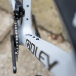 Aero Racefietsen < Ridley FACN R - Force AX - Carbon Racefiet - 2025 - battehip grey / back