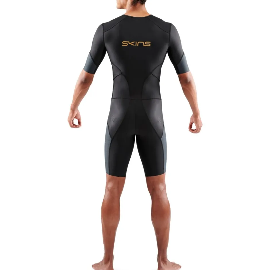 Trisuits|Trisuits < SKINS TRI Elite uit met Korte Mouwen Heren - Black/Carbon