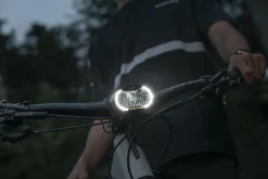 Supernova B54 MAX Voorlamp - zwart