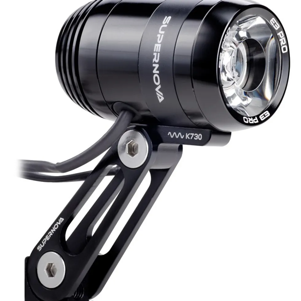 Supernova E3 Pro 2 Fietslamp Vooraan - zwart gepolijst