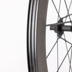 Syncros Capital SL Aero Voorwiel - 28" | Carbon | Hookless | Centerlock | 12x100mm - 80mm