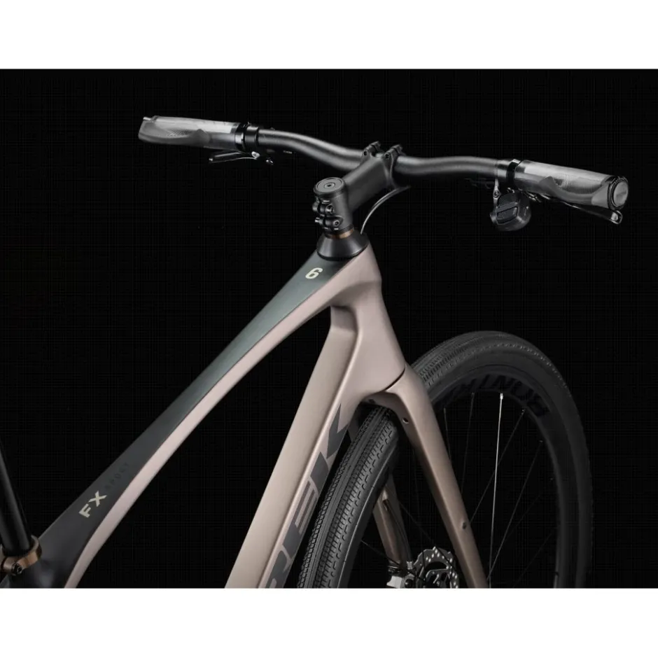 Fitnessfietsen < Trek FX SPORT SL 6 - Carbon Fitnessfiets - 2026 - atte Bronze Age / Deep Soke