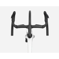Trek MADONE SL 7 GEN 8 - Carbon Racefiets - 2026 - Gloss Crystal White / Matte Deep