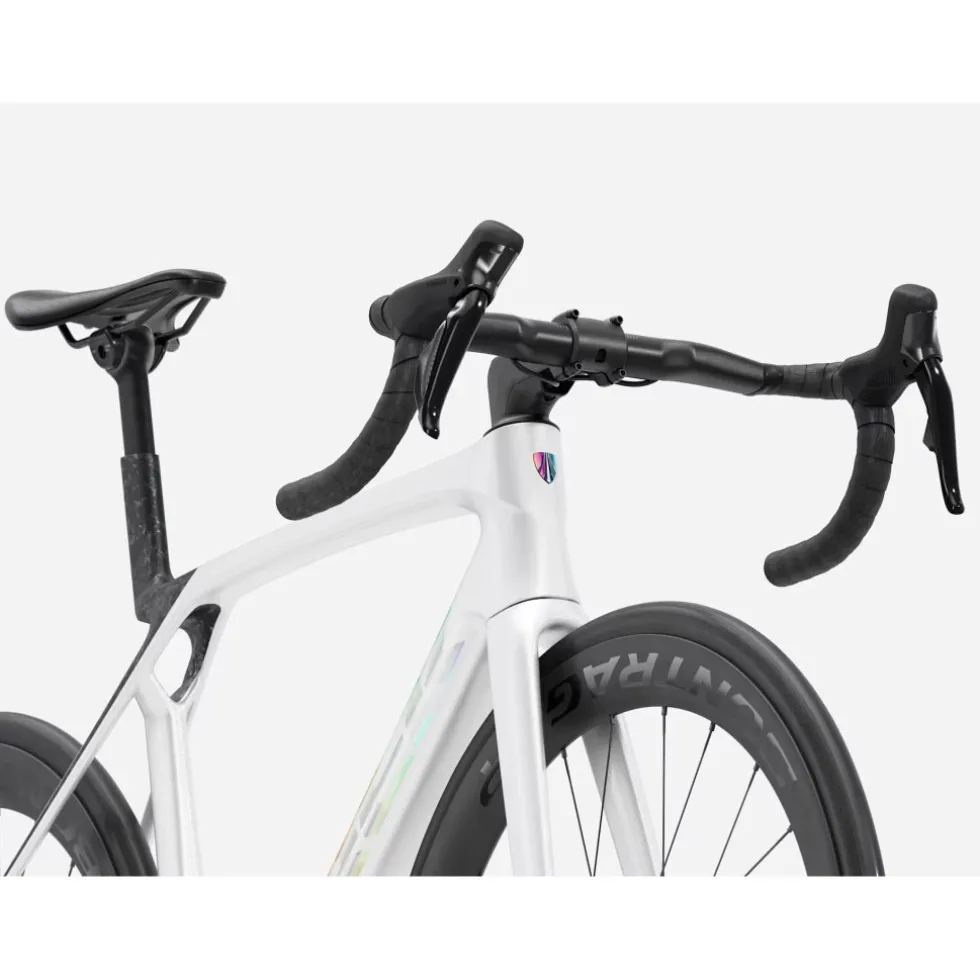 Trek MADONE SL 7 GEN 8 - Carbon Racefiets - 2026 - Gloss Crystal White / Matte Deep