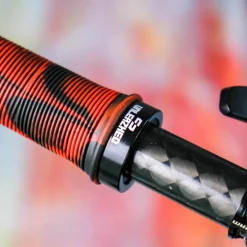 Unleazhed G1 MTB stuurgrepen - Rood/Zwart