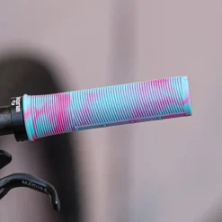 Unleazhed G1 MTB stuurgrepen - Turquoise/Pink